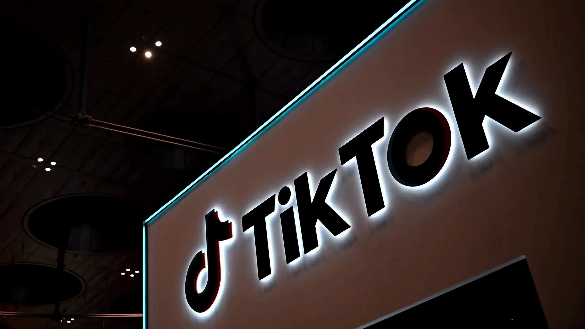 A Comparison of Dedicated Node and Shared Node for TikTok Live Streaming